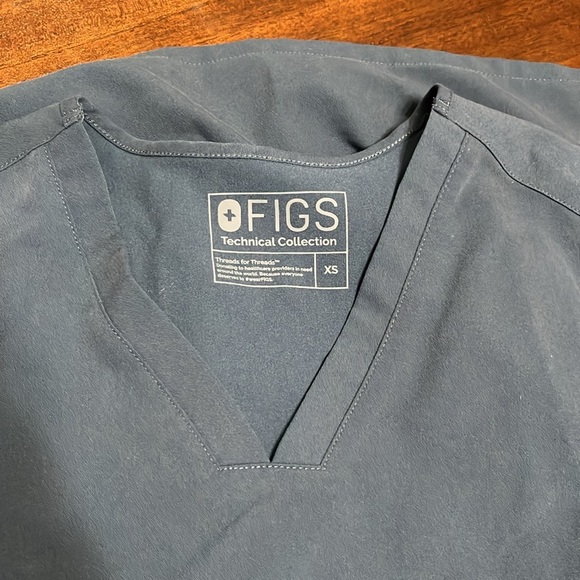 Figs Casma Three-Pocket Scrub Top™ - Picture 3 of 4